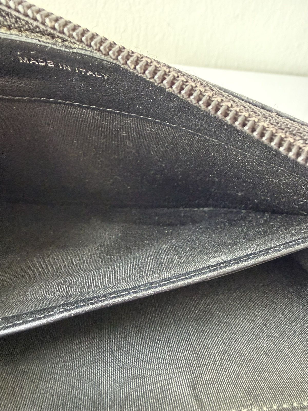 2011-2012 Chanel caviar leather CC logo zip wallet