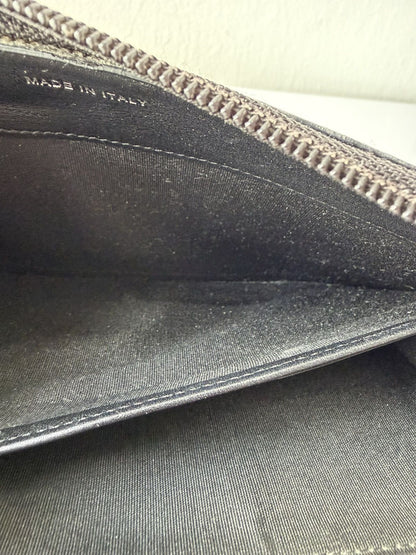 2011-2012 Chanel caviar leather CC logo zip wallet