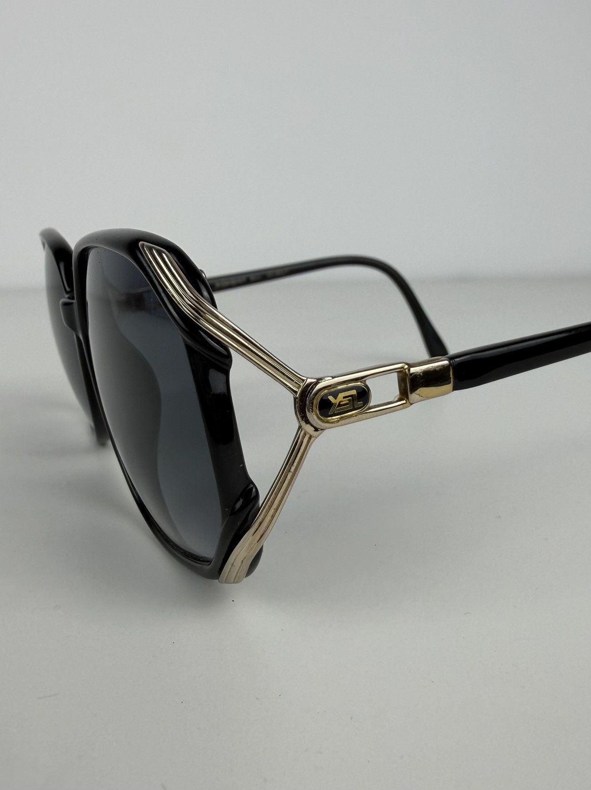 Vintage 80s Yves Saint Laurent 30-8521 oversized sunglasses