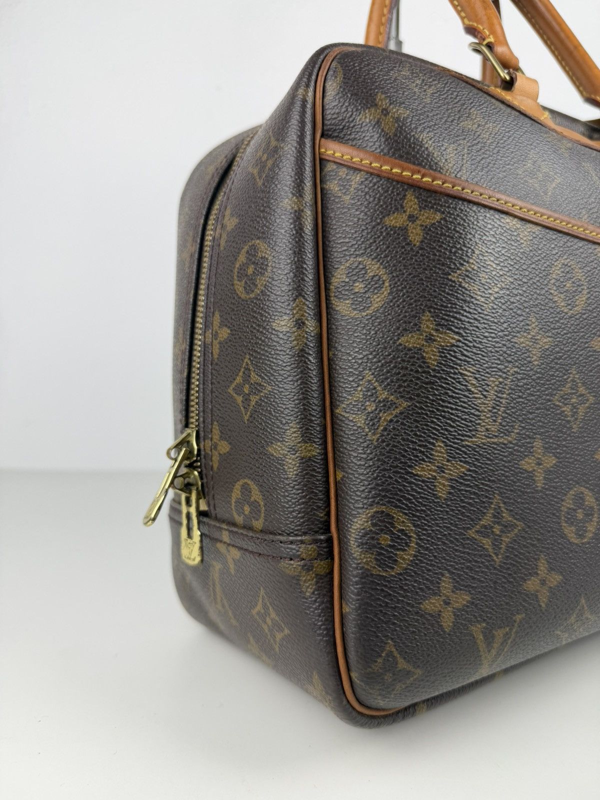 Vintage Louis Vuitton monogram deauville handbag
