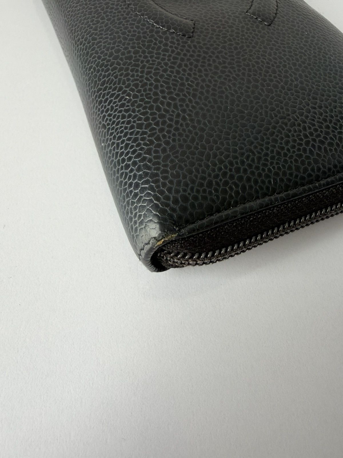 2011-2012 Chanel caviar leather CC logo zip wallet
