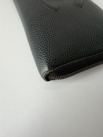 2011-2012 Chanel caviar leather CC logo zip wallet