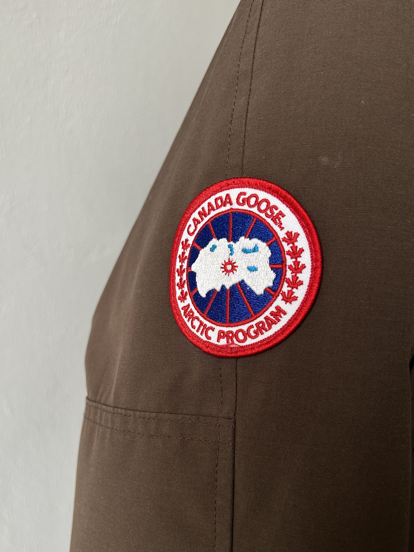 Canada goose chilliwack hooded bomber jacket