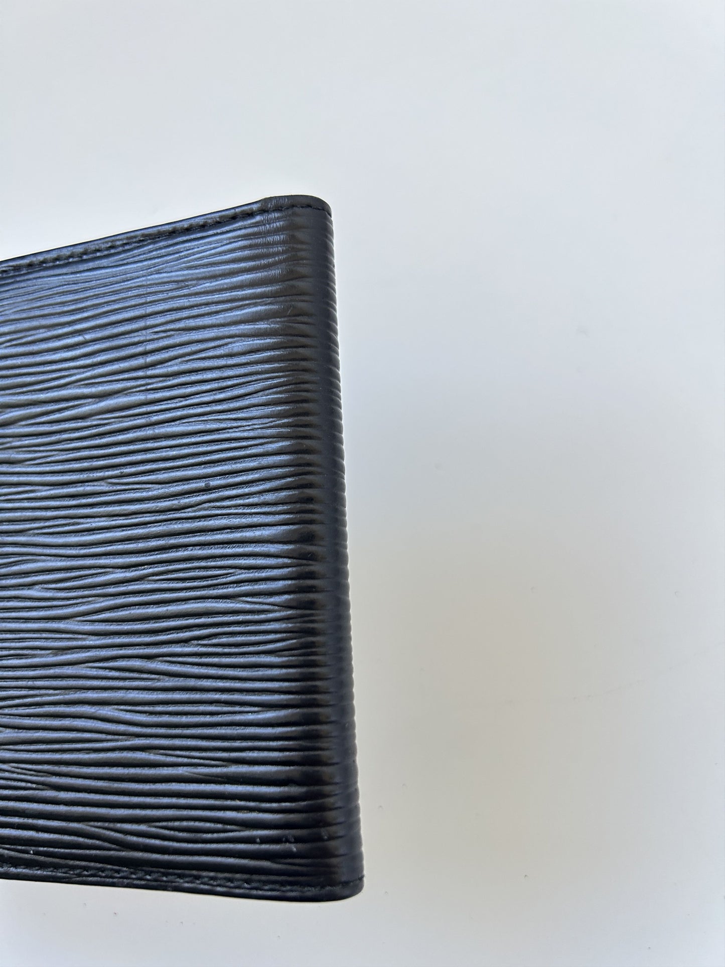 Louis vuitton bifold epi leather wallet