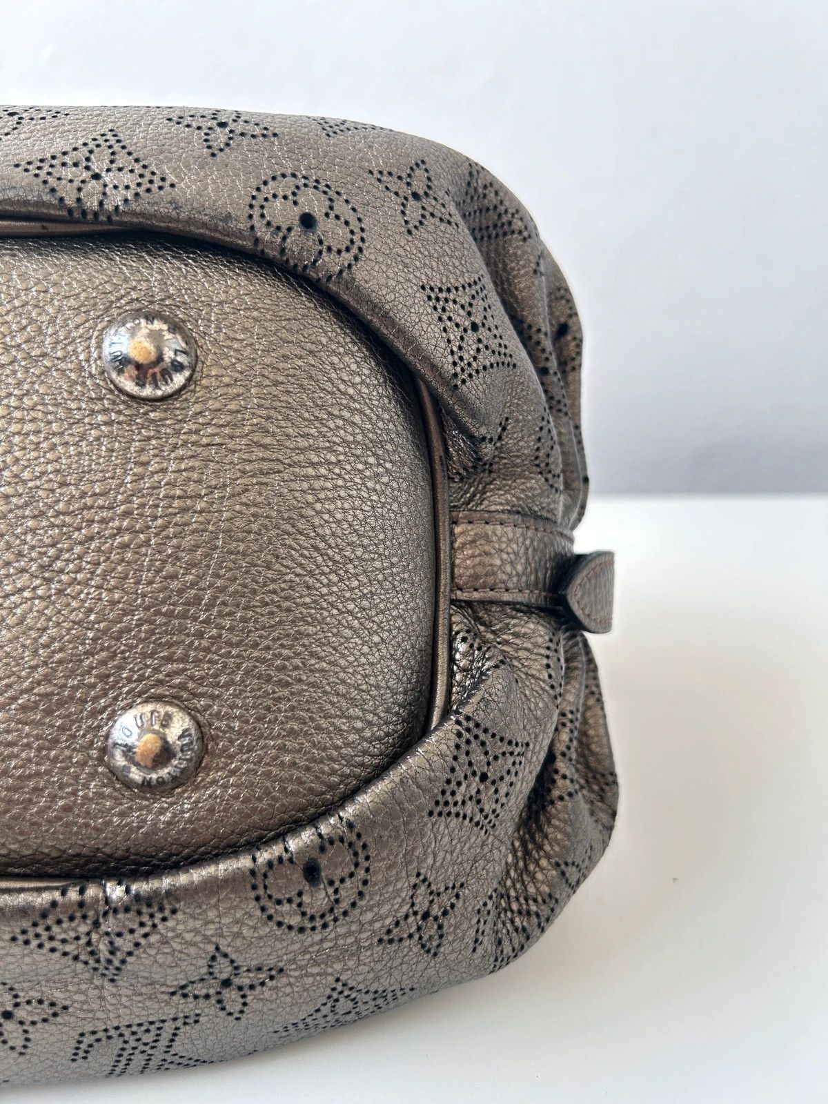 Louis Vuitton Argent Monogram Mahina handbag