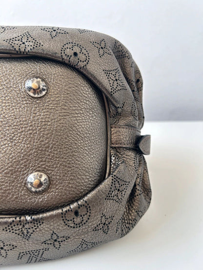 Louis Vuitton Argent Monogram Mahina handbag