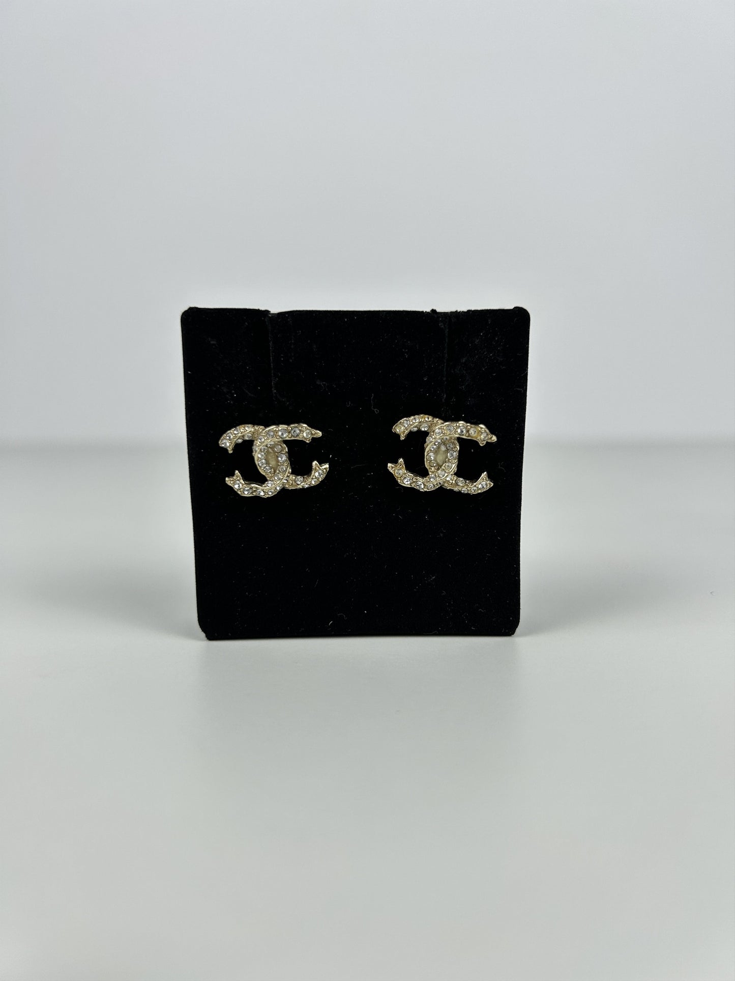 Chanel 2018 cruise cc logo rhinestone embellished earrings
