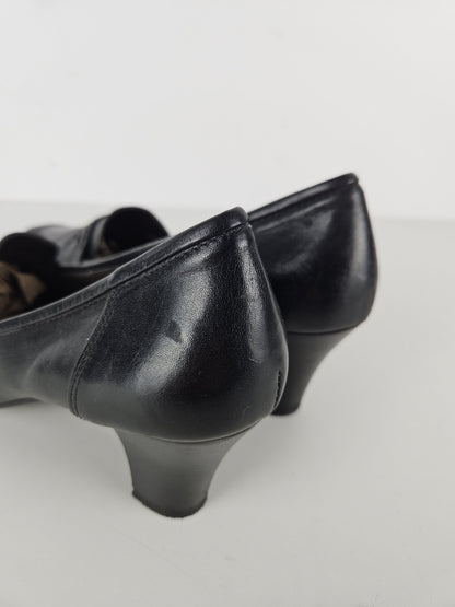 Vintage long toe leather heels