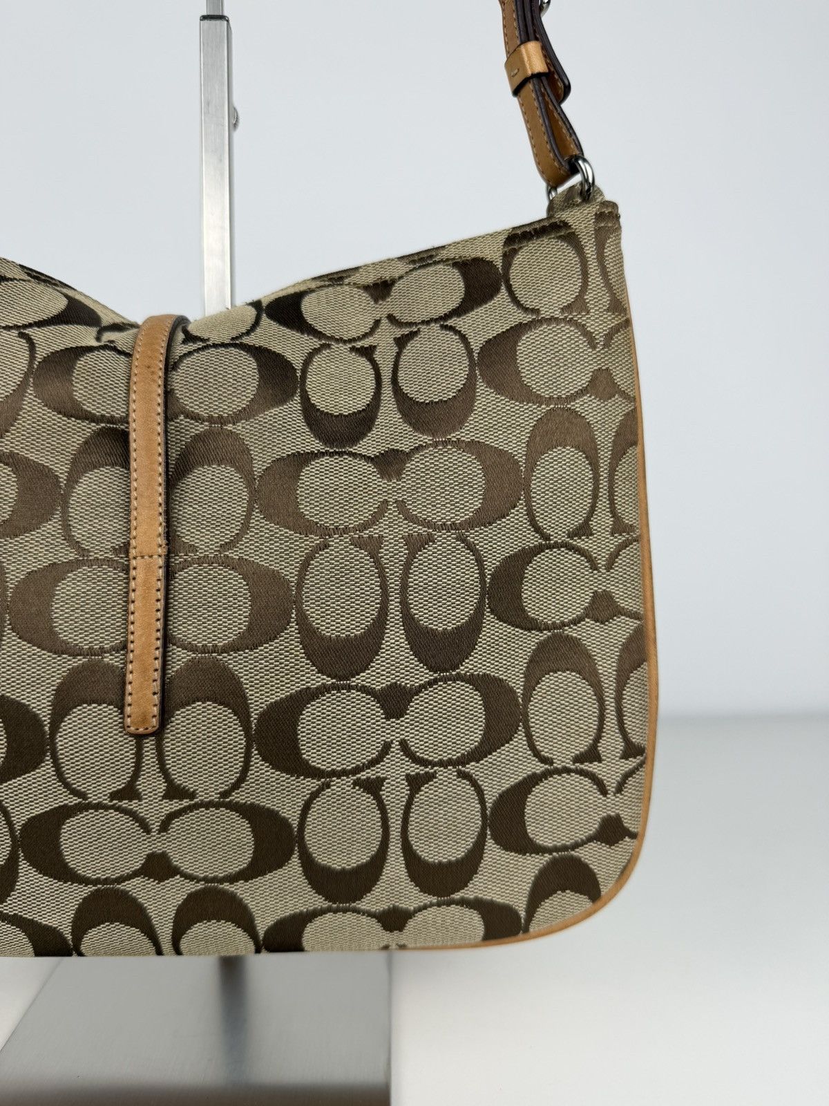 Coach hamptons leather and canvas clasp shoulder bag