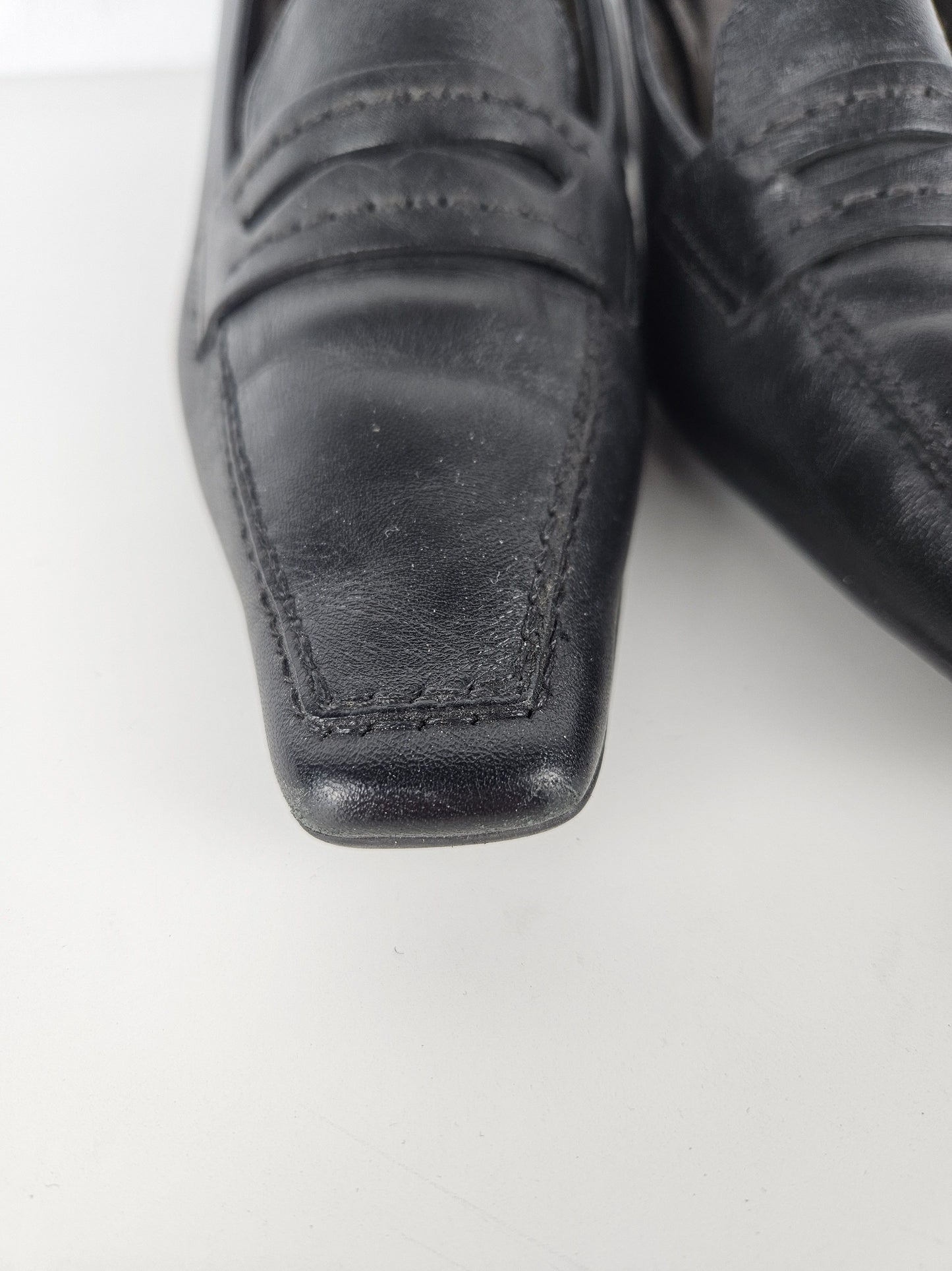 Vintage long toe leather heels