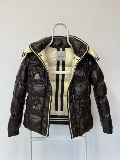 Moncler quincy hooded puffer jacket with badge