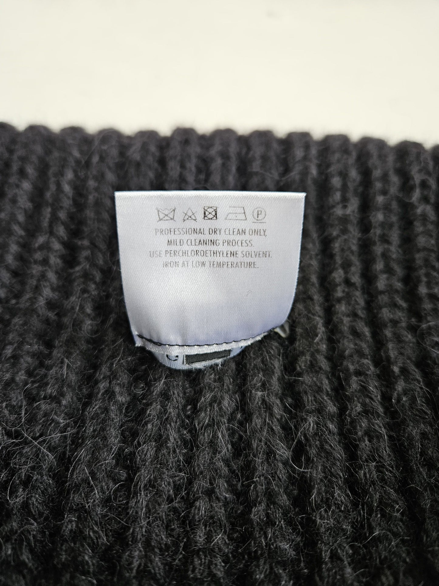 Gucci front zip fringed knit top/ skirt