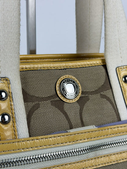 Coach signature daisy tote bag