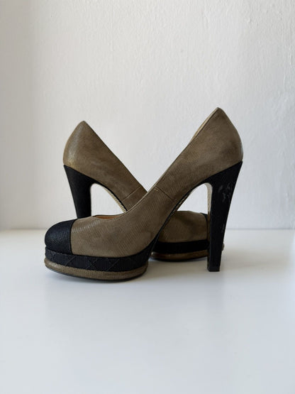 Chanel CC logo metallic brush leather pumps