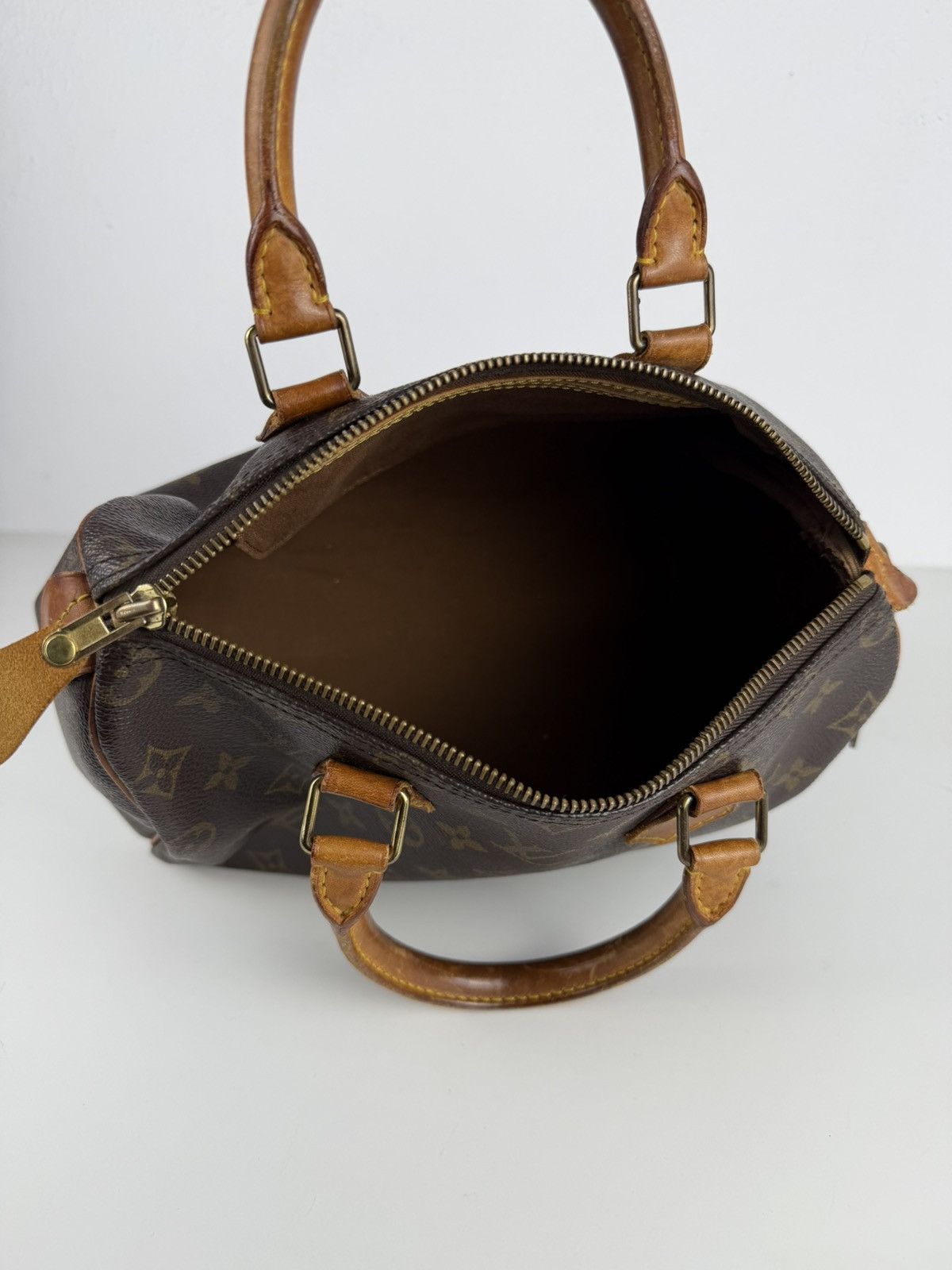 Vintage Louis Vuitton monogram speedy 25