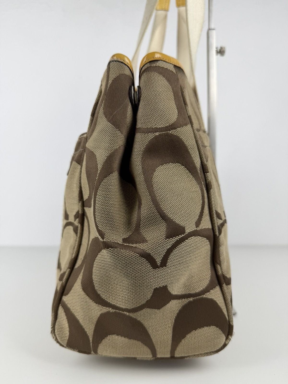 Coach signature daisy tote bag