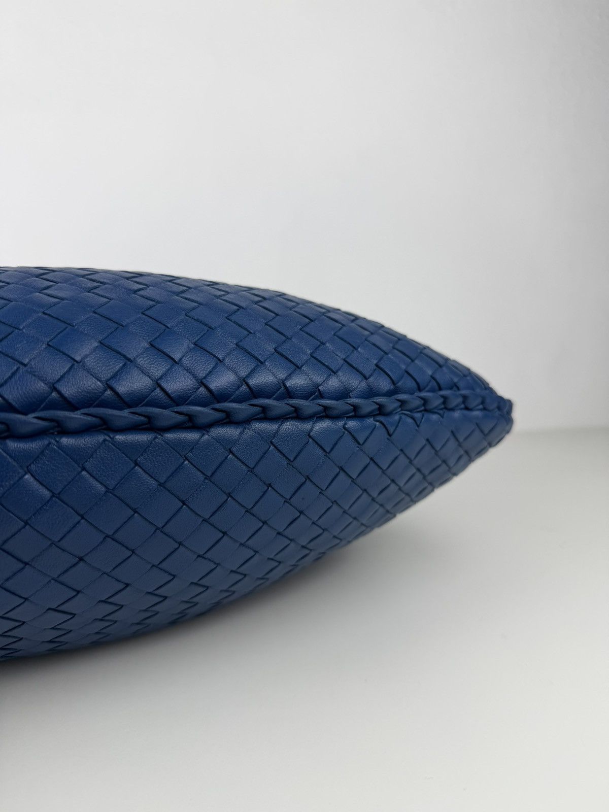 Bottega Veneta intrecciato hobo medium size