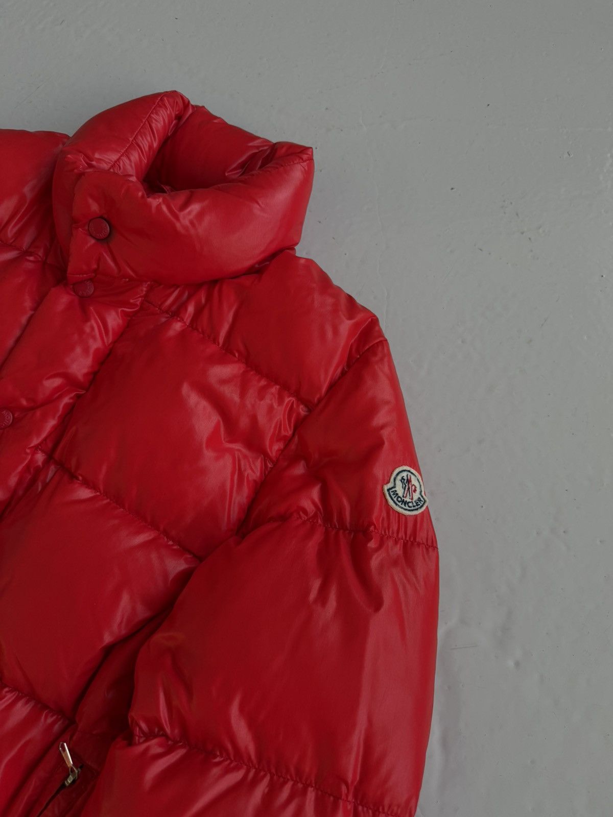 Vintage moncler puffer jacket with badge