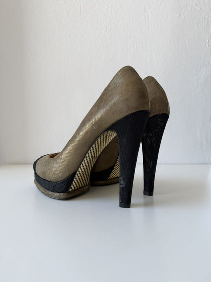 Chanel CC logo metallic brush leather pumps