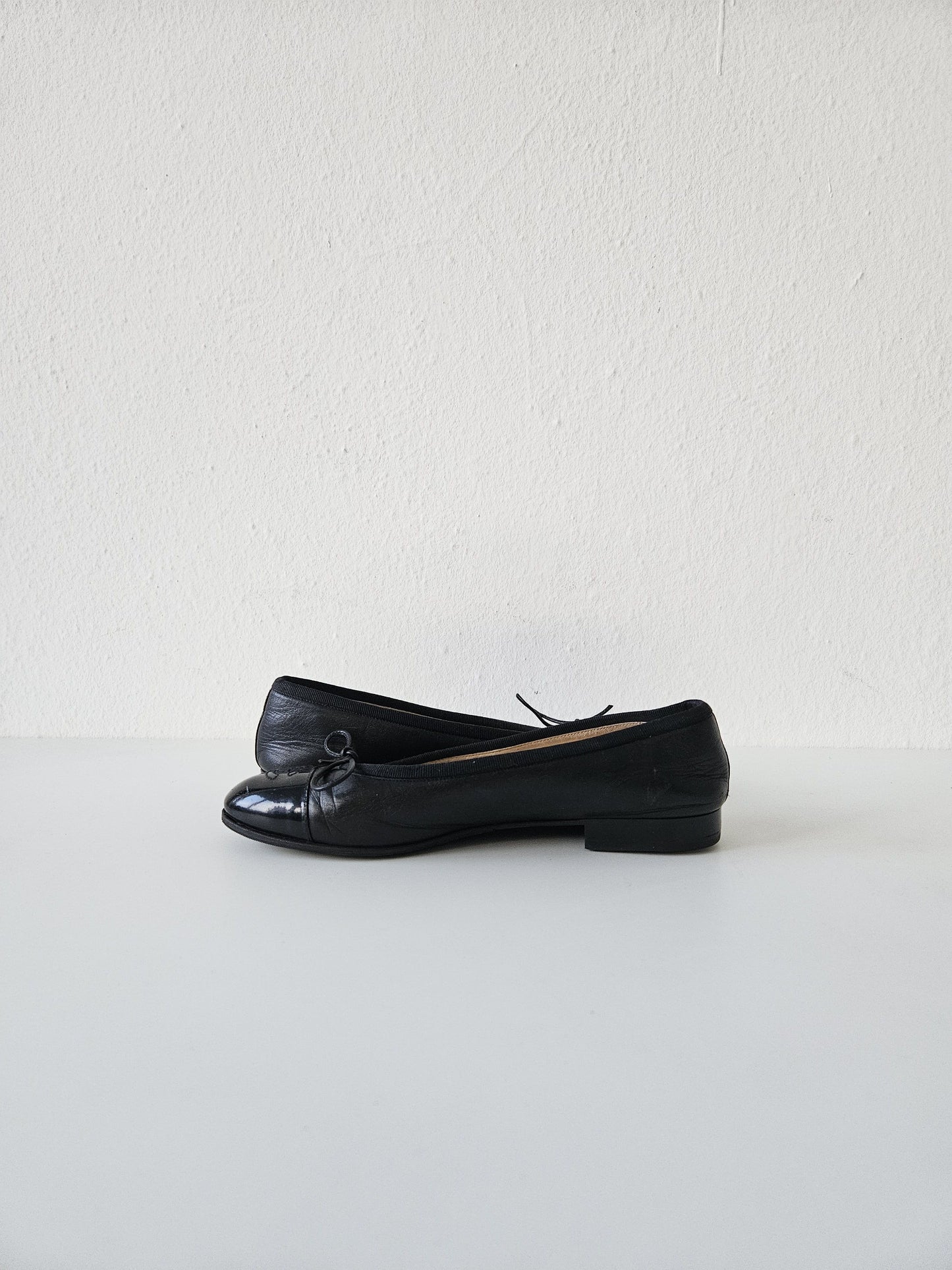 Vintage Chanel ribbon CC logo ballet flats