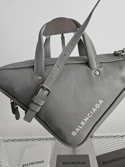 AW2017 Balenciaga triangle duffle bag M