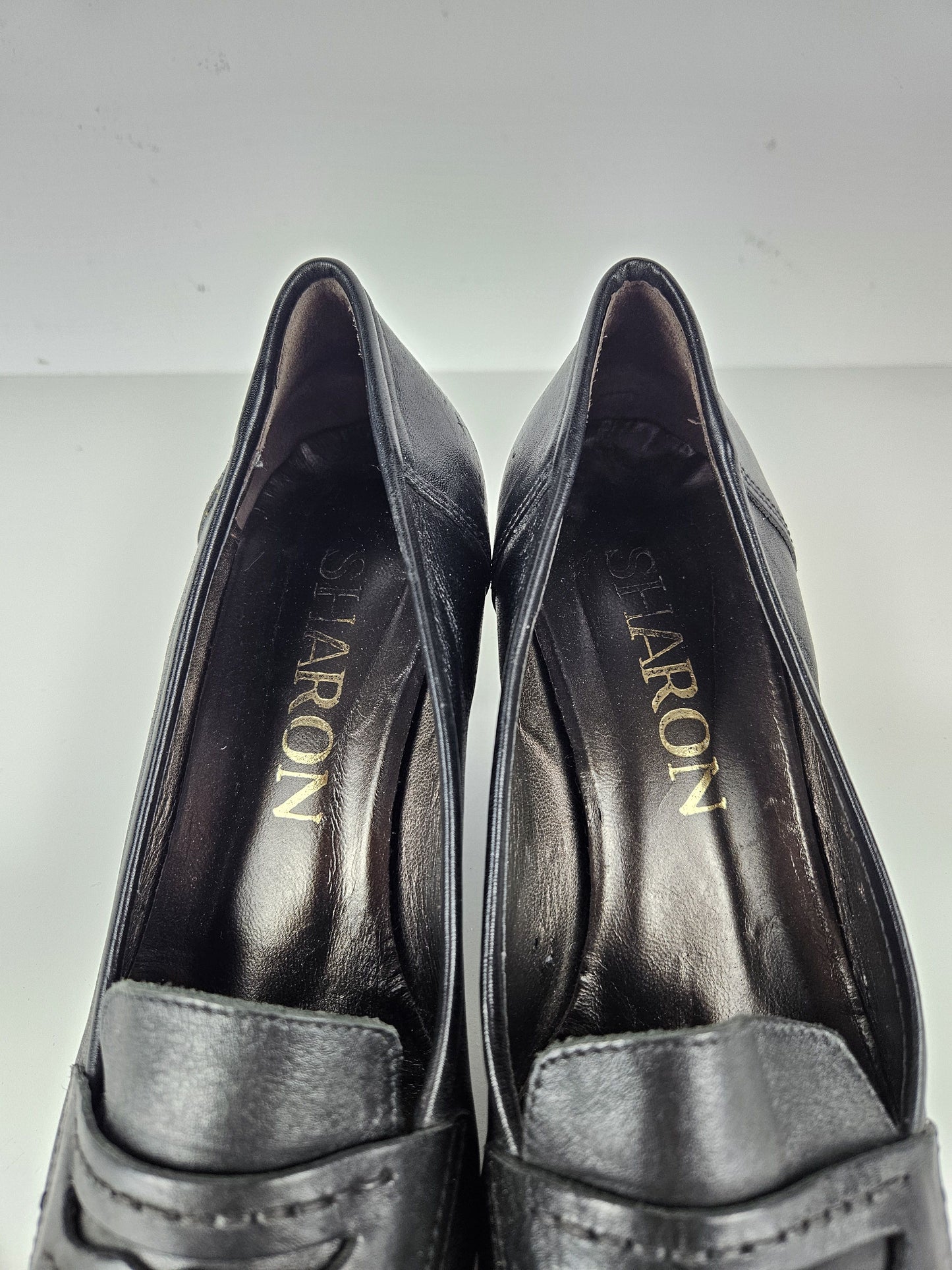 Vintage long toe leather heels