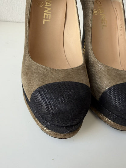 Chanel CC logo metallic brush leather pumps