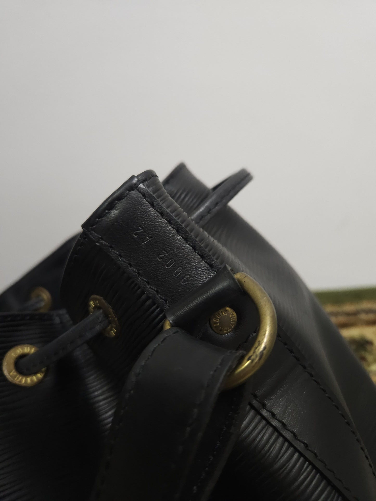 Vtg 80s Louis Vuitton epi leather petit noe bucket bag