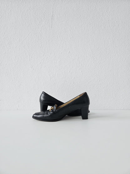 Vintage Gucci almond toe horsebit leather heels