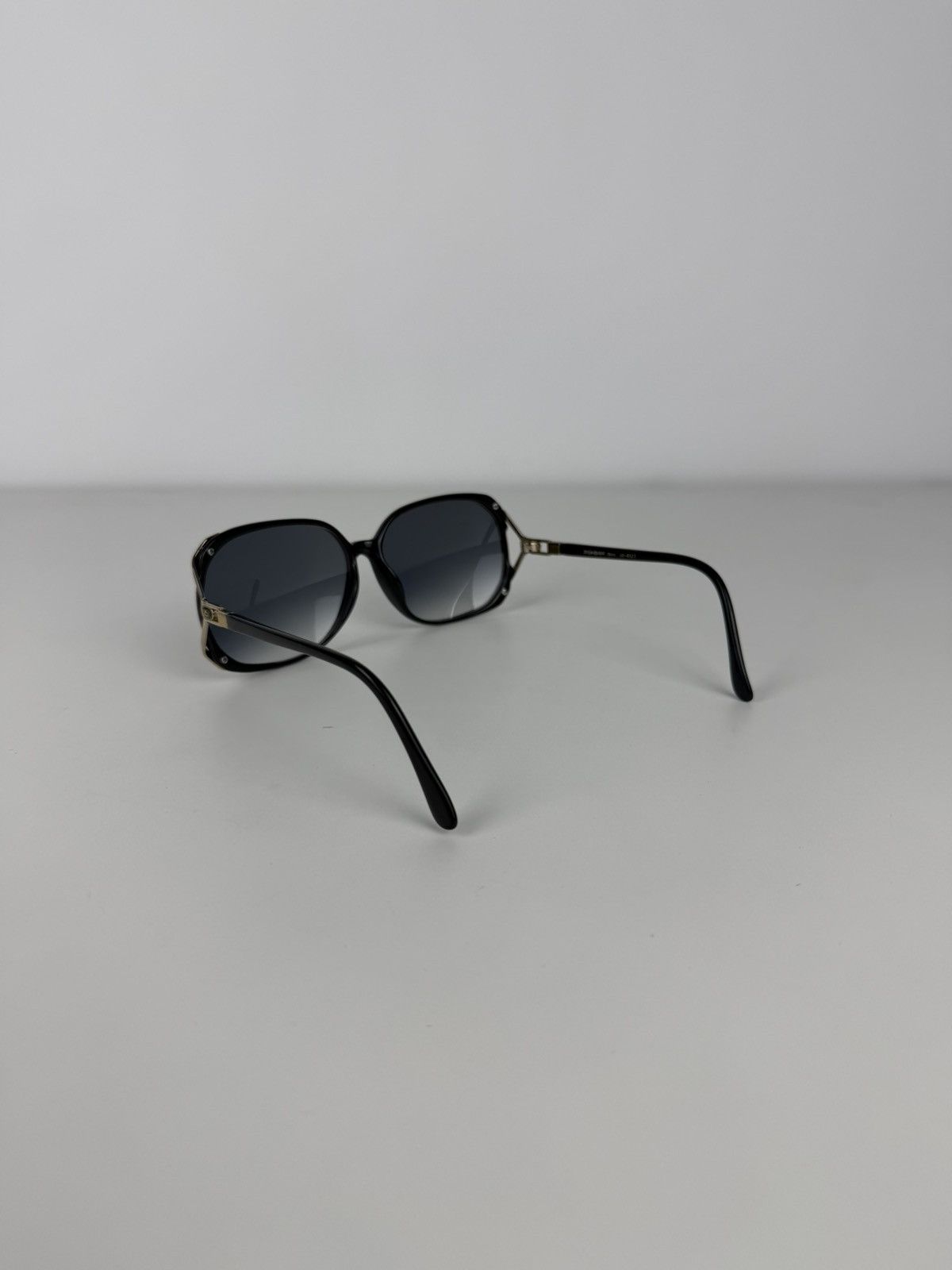 Vintage 80s Yves Saint Laurent 30-8521 oversized sunglasses