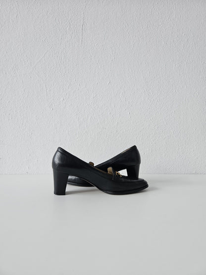 Vintage Gucci almond toe horsebit leather heels