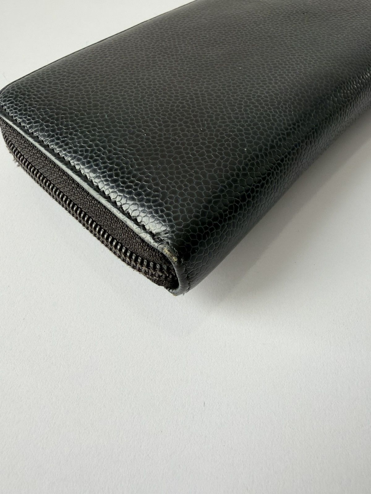 2011-2012 Chanel caviar leather CC logo zip wallet