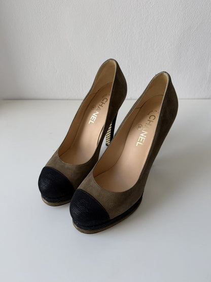 Chanel CC logo metallic brush leather pumps