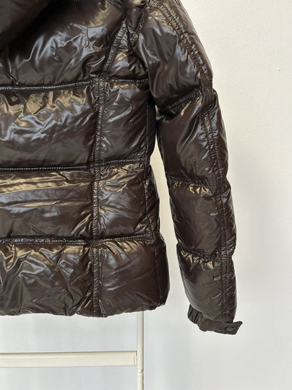 Moncler quincy hooded puffer jacket with badge