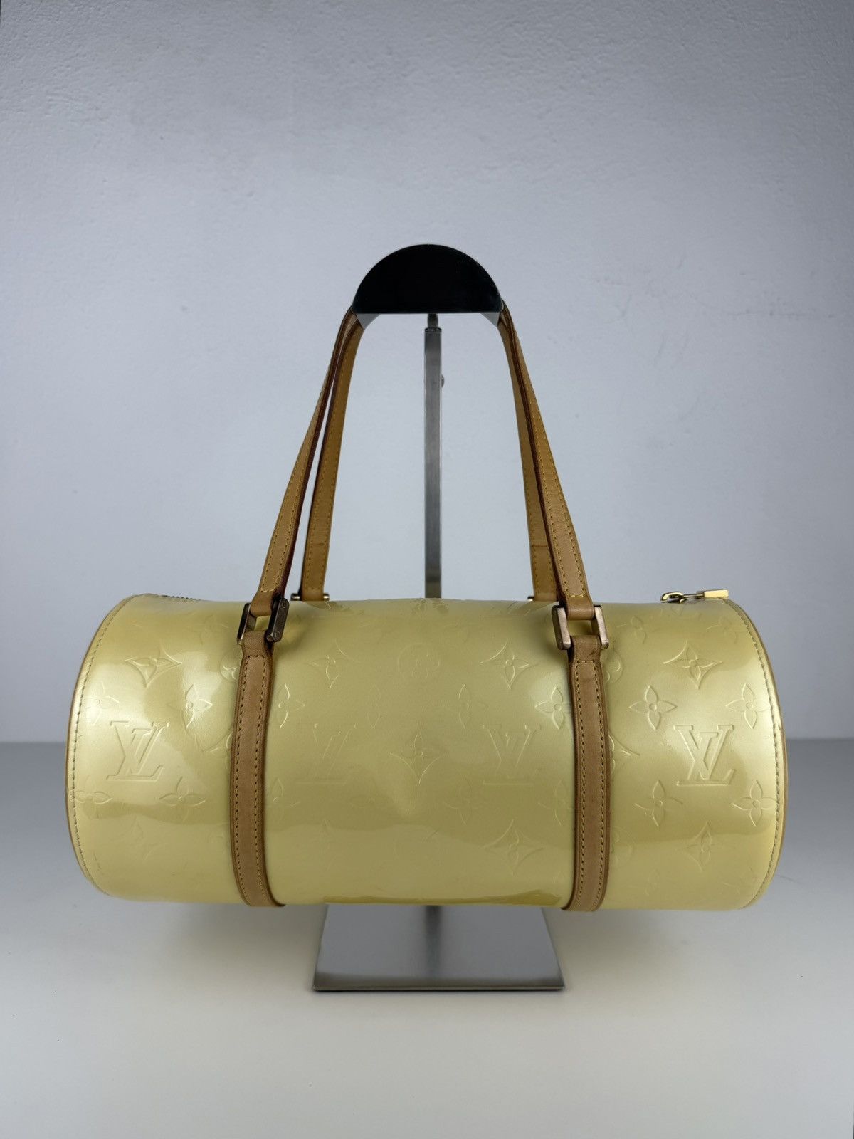 Louis Vuitton vernis monogram bedford handbag in buttery