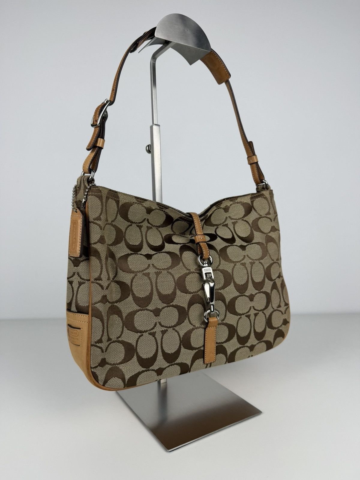 Coach hamptons leather and canvas clasp shoulder bag