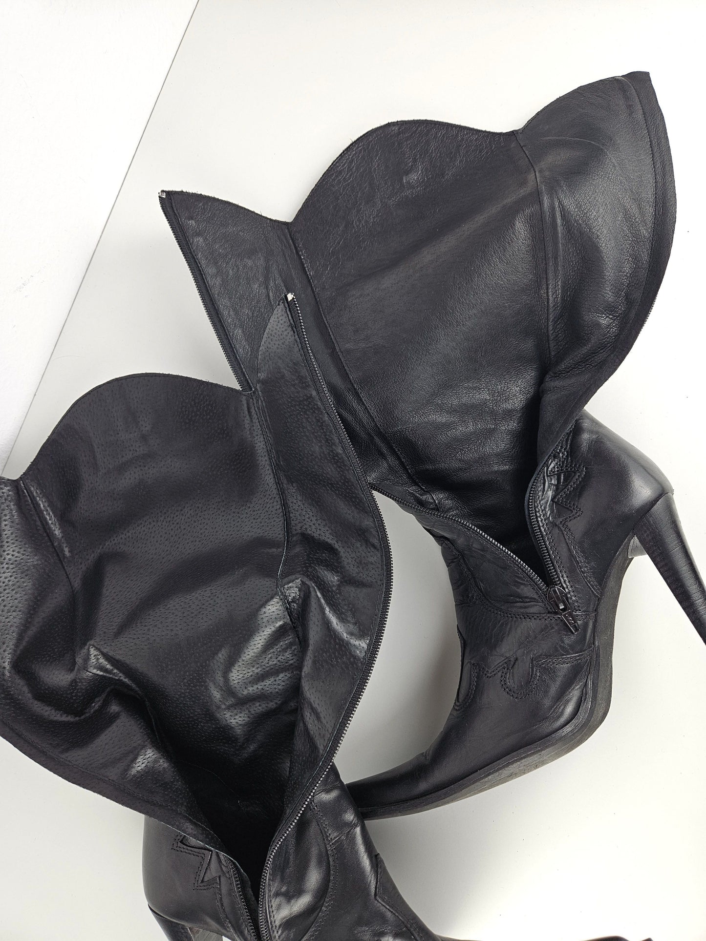 Vintage leather high heel pointed toe cowboy boots