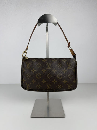 Louis Vuitton monogram pochette accessoires