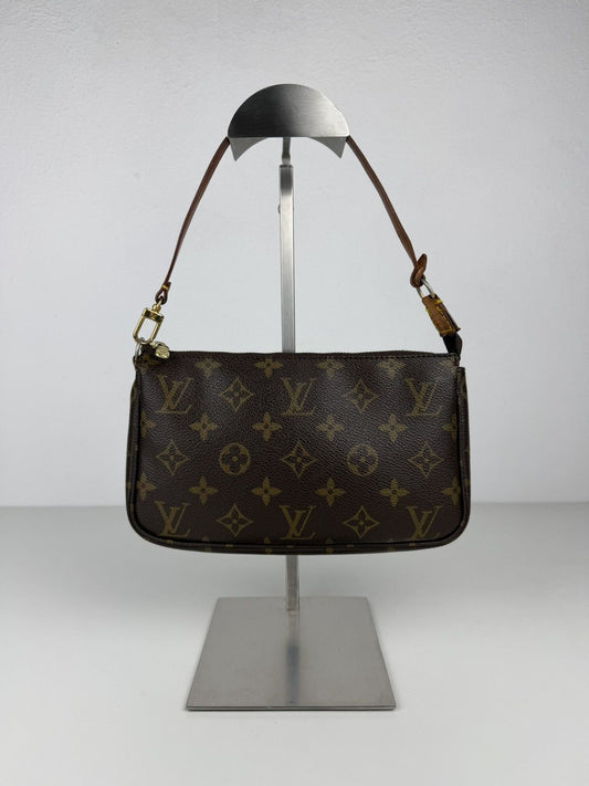Louis Vuitton monogram pochette accessoires