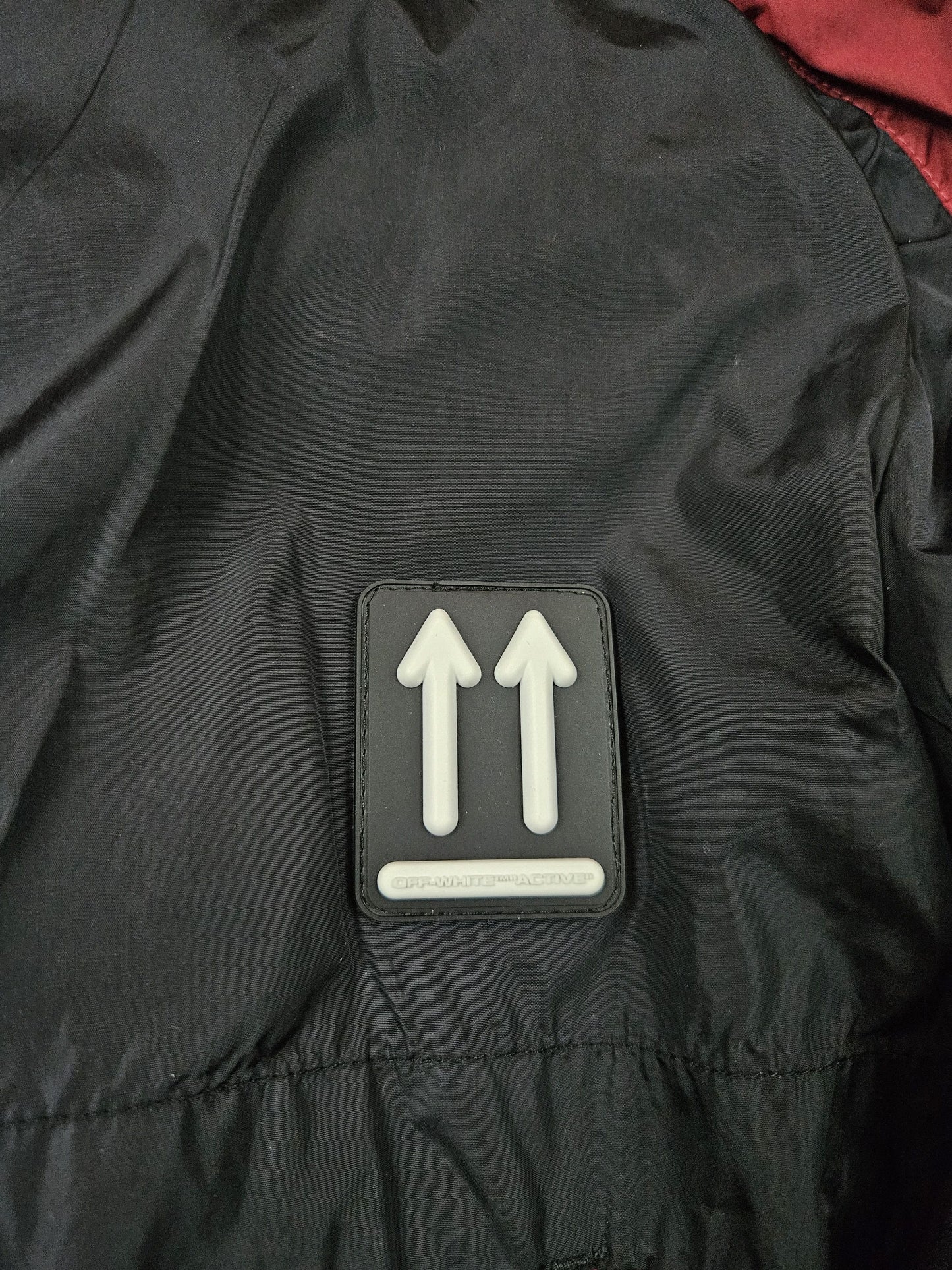 Off-white SS2020 removable sleeve river trail track top