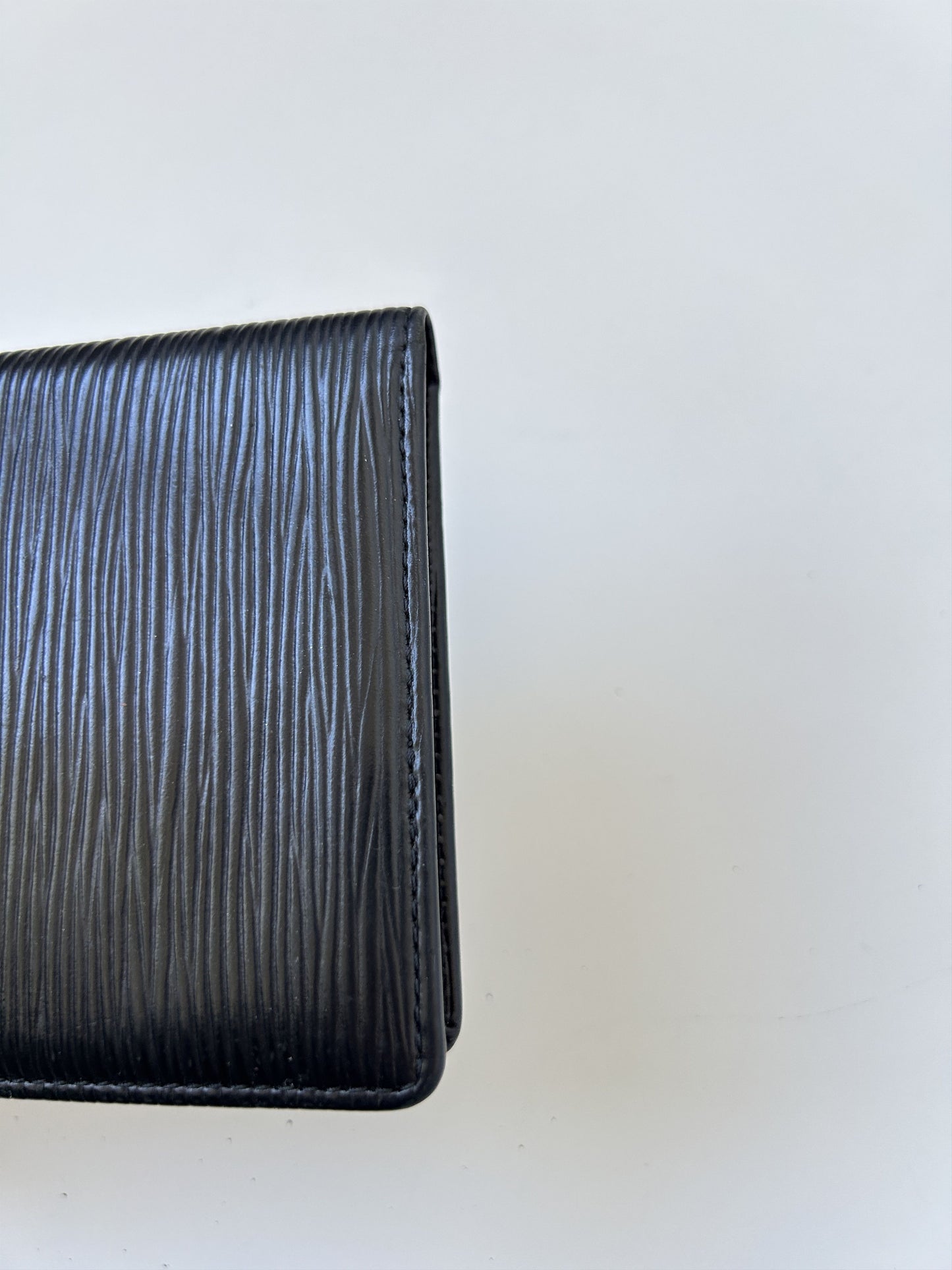 Louis vuitton bifold epi leather wallet