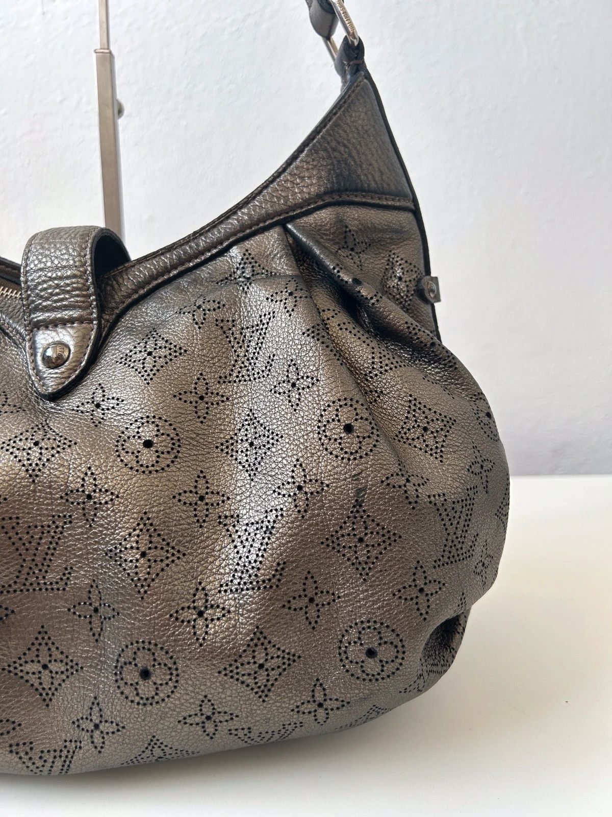 Louis Vuitton Argent Monogram Mahina handbag