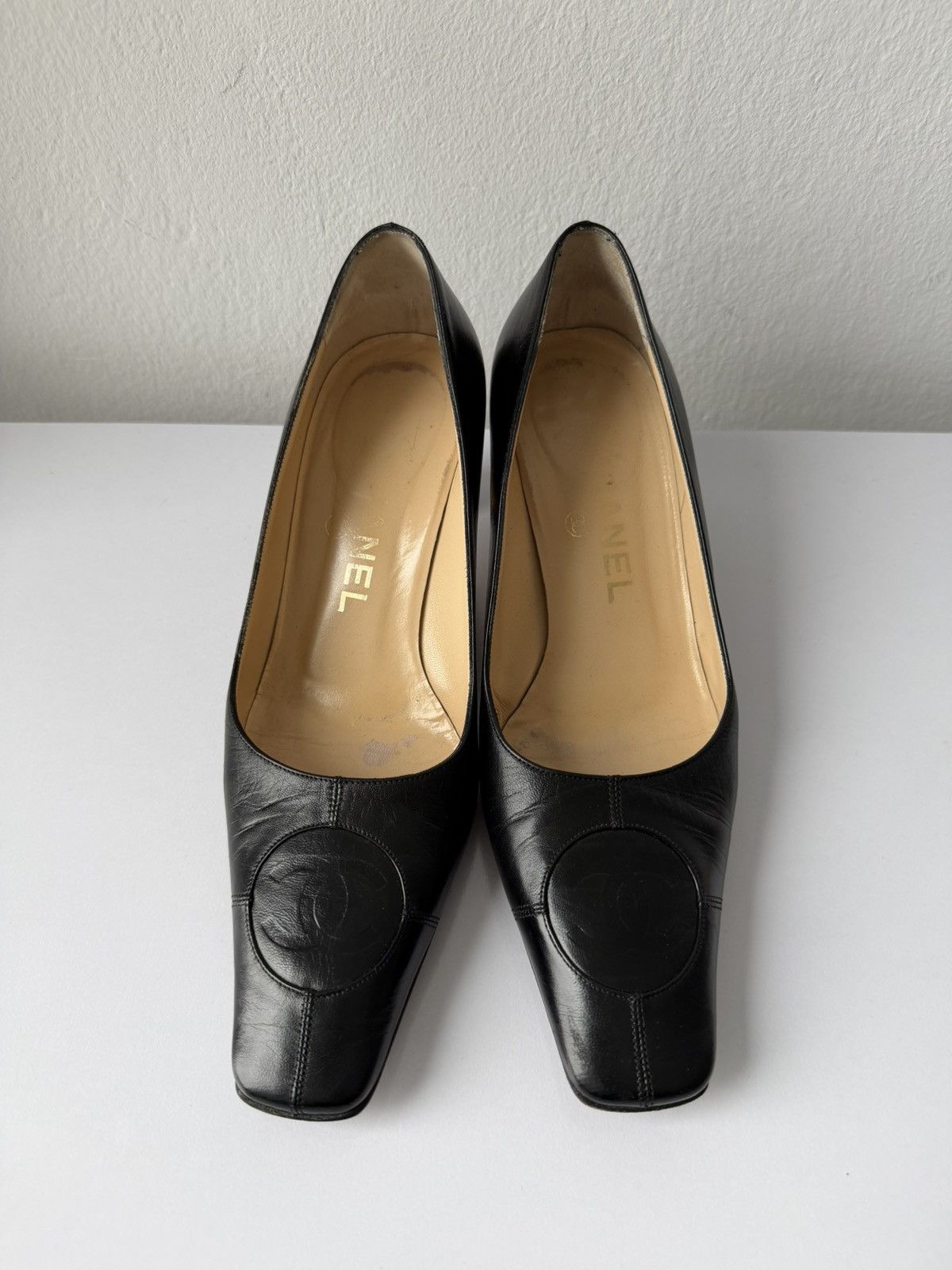 AW2001 Chanel embossed logo long toe leather pumps
