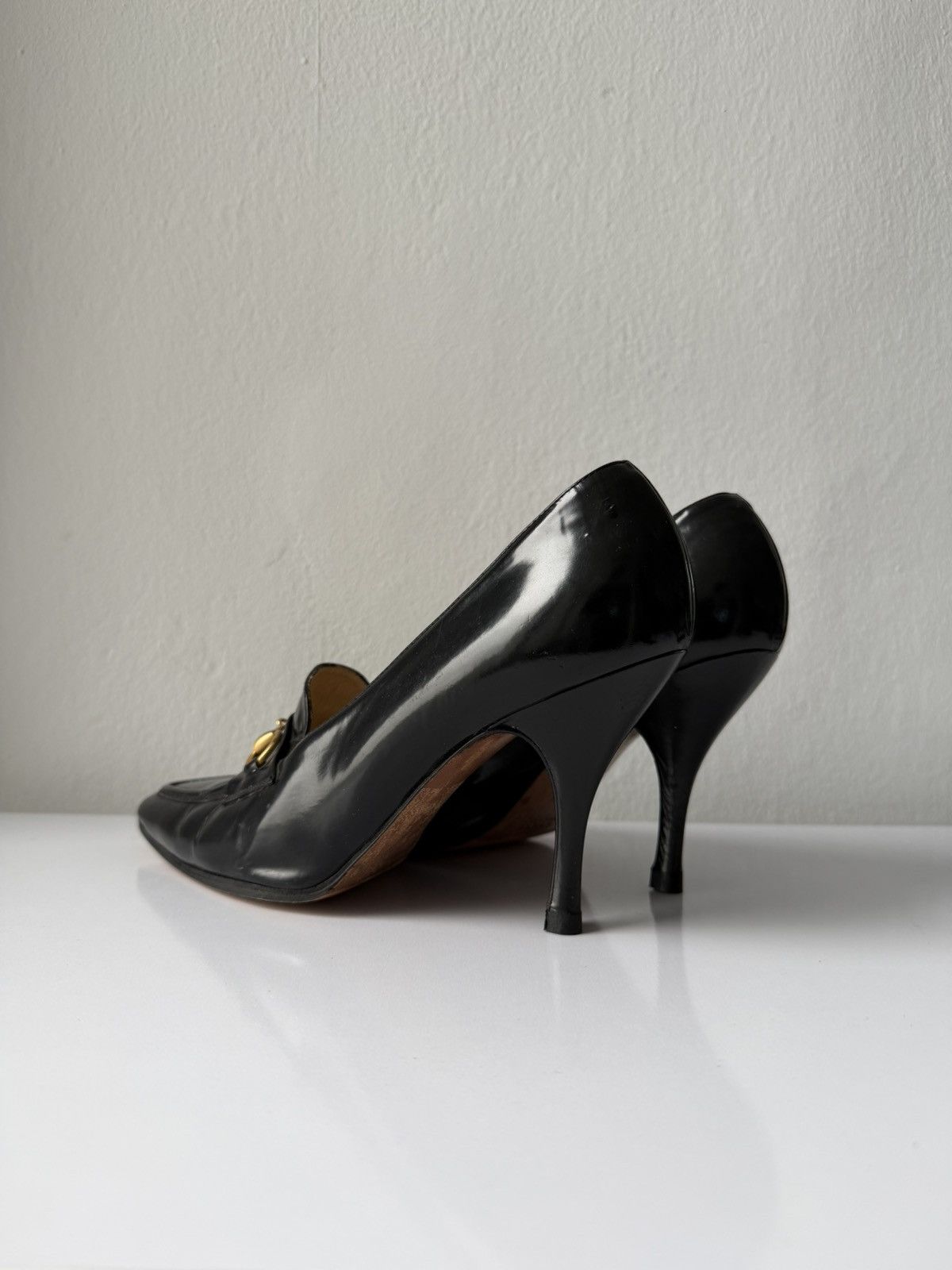Vintage Gucci horsebit pointed toe patent leather pumps