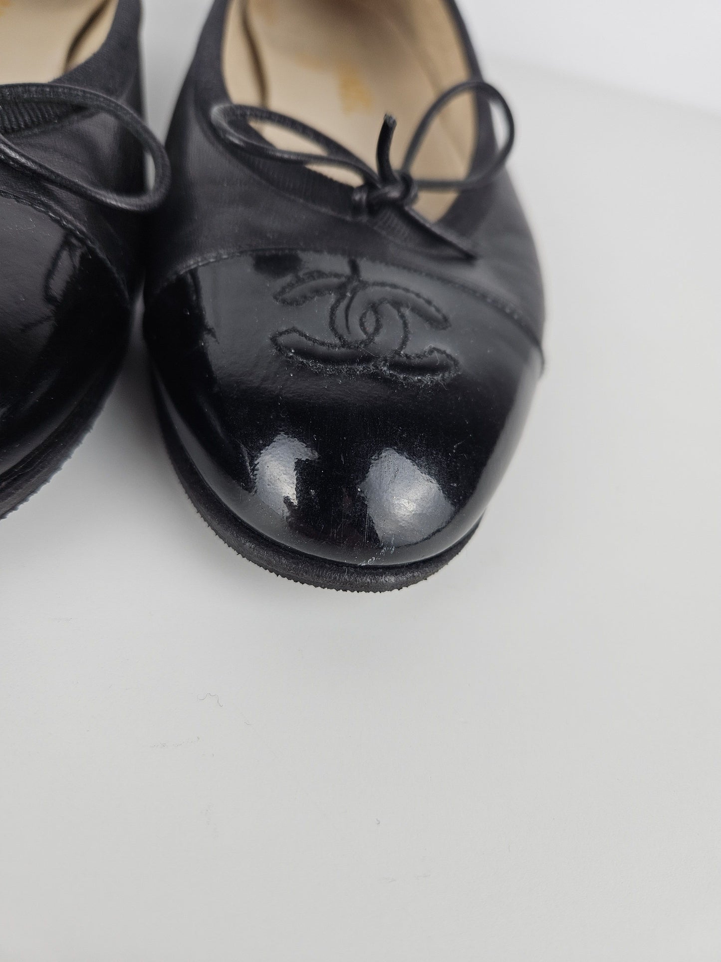 Vintage Chanel ribbon CC logo ballet flats