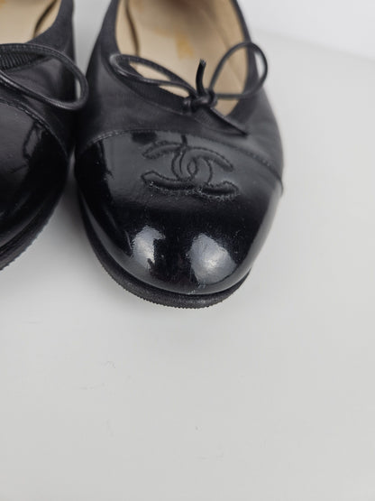 Vintage Chanel ribbon CC logo ballet flats