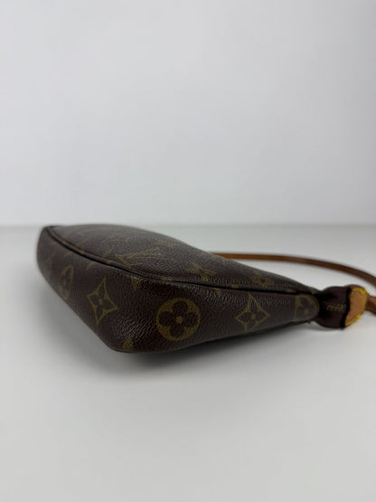 Louis Vuitton monogram pochette accessoires