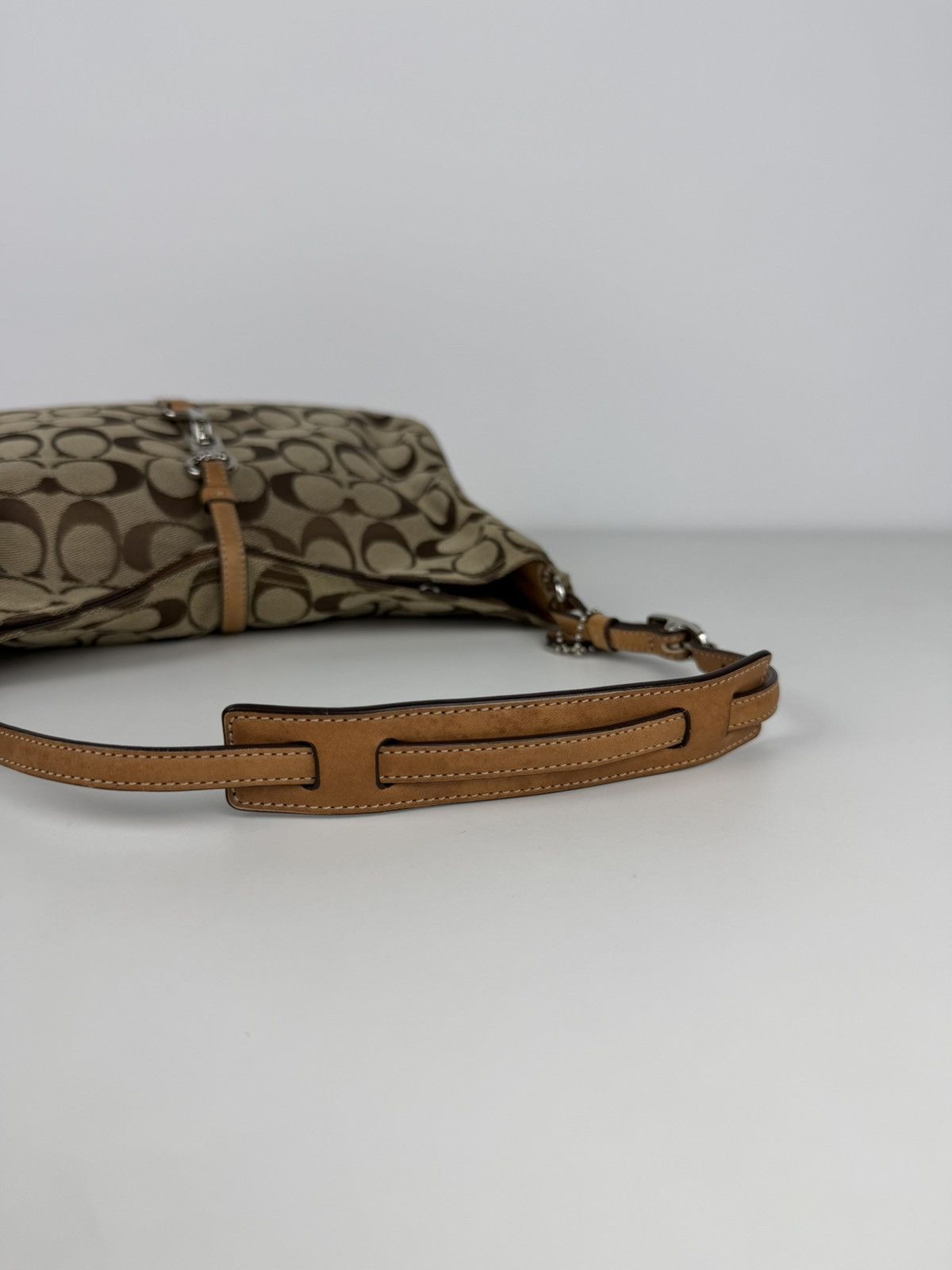 Coach hamptons leather and canvas clasp shoulder bag