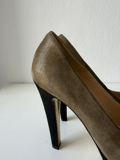 Chanel CC logo metallic brush leather pumps