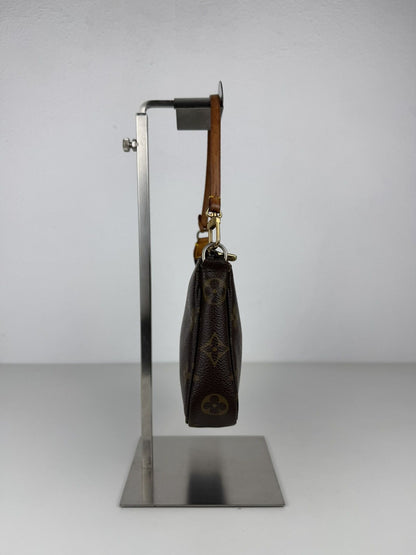 Louis Vuitton monogram pochette accessoires